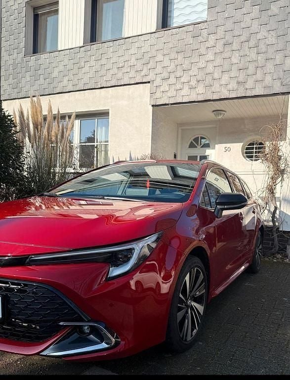 Gebraucht Toyota Corolla 140 PS (102 kW) 2025 Rot Kombi
