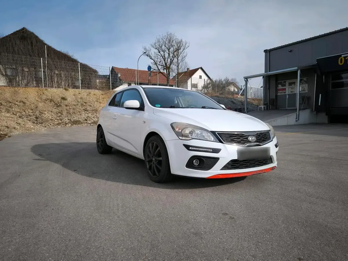 Używany Kia ProCeed 126 KM (92 kW) 2012 Biały Hatchback