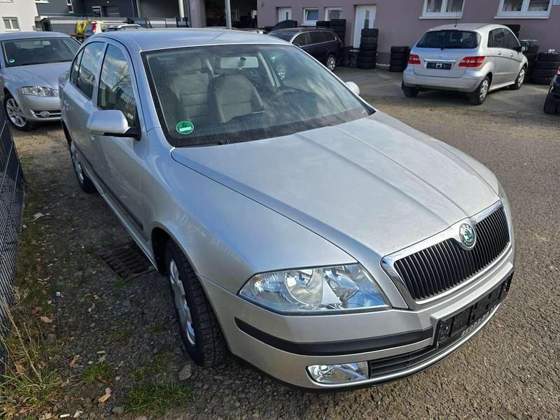 Gebraucht Skoda Octavia Ambiente 102 PS (75 kW) 2005 Diamantsilber met. Kleinwagen