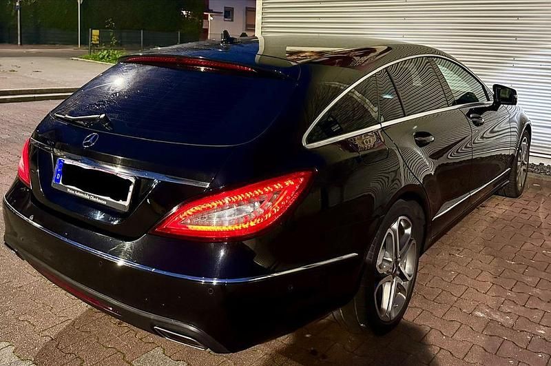 Gebraucht Mercedes CLS250 Shooting Brake 204 PS (150 kW) 2016 Schwarz Kombi