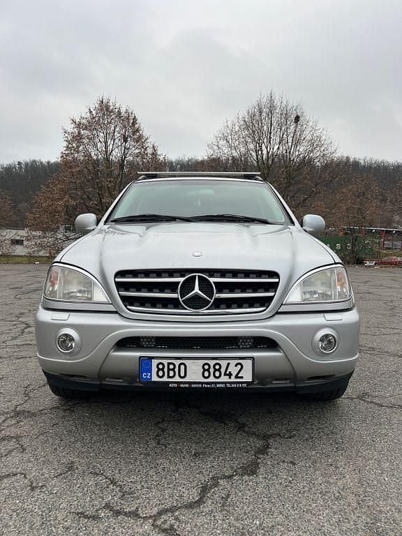 Silber Gebraucht 2000 Mercedes ML55 AMG AMG SUV | 10.000 € - Bild 1/4