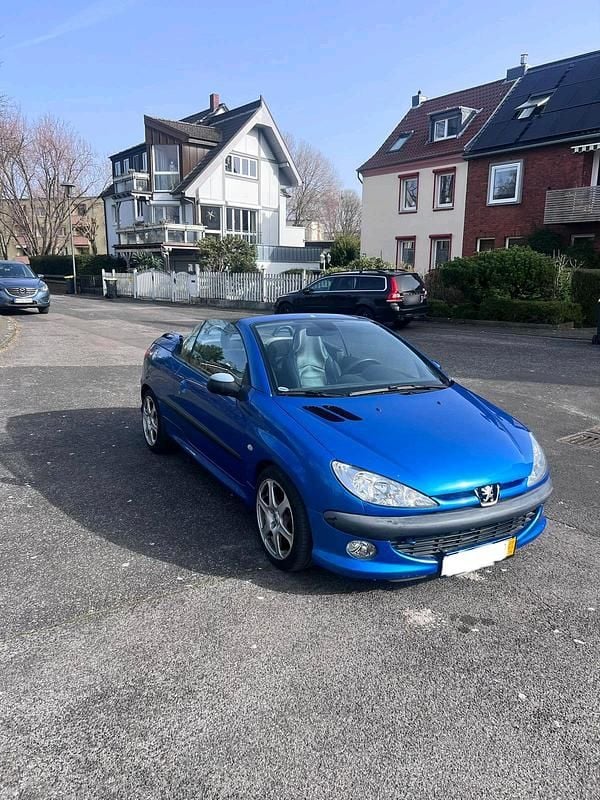 Gebraucht Peugeot 206 CC 109 PS (80 kW) 2002 Blau Cabrio