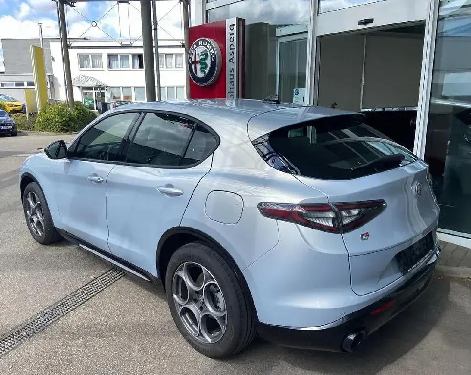 Gebraucht Alfa Romeo Stelvio Sprint 209 PS (153 kW) 2024 Gelb SUV