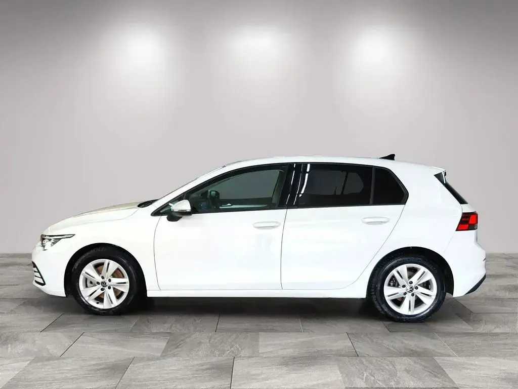 Gebraucht VW Golf VIII Life 150 PS (110 kW) 2023 Weiß Limousine