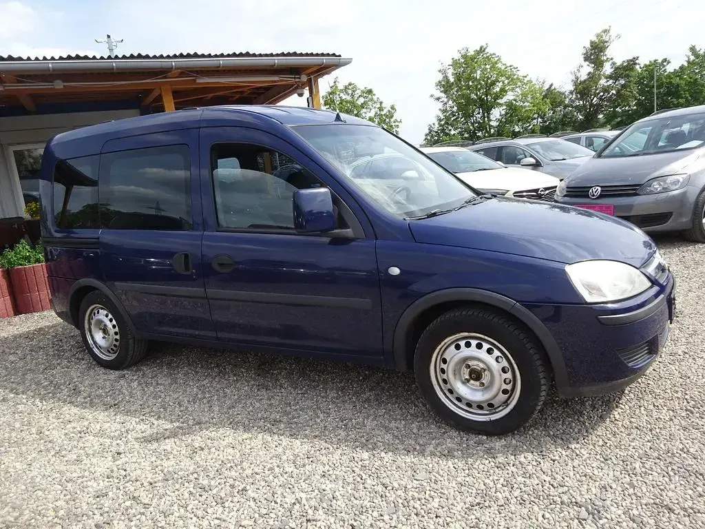 Używany Opel Combo 94 KM (69 kW) 2010 Niebieski Minivan