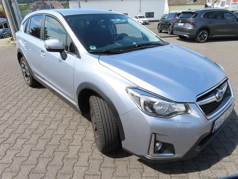 Silber Gebraucht 2016 Subaru XV Comfort SUV | 12.190 € (Etwas zu teuer) - Bild 1/4