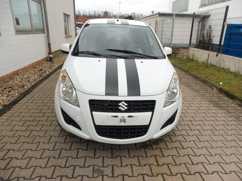 Gebraucht Suzuki Splash Club 68 PS (50 kW) 2013 Weiß Kleinwagen
