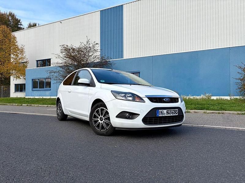 Weiß Gebraucht 2010 Ford Focus ST Limousine | 3.000 € (Superpreis) - Bild 1/4