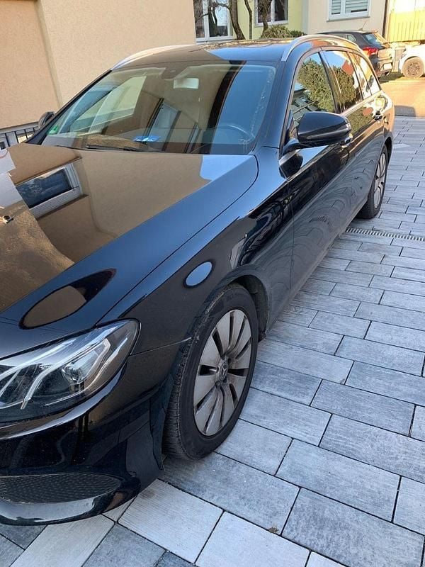 Gebraucht Mercedes E200 150 PS (110 kW) 2019 Schwarz Kombi