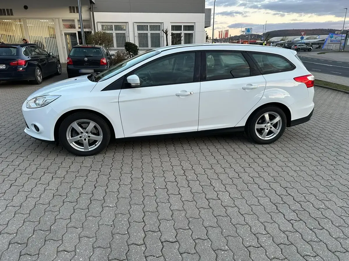 Usado Ford Focus 116 CV (85 kW) 2014 Blanco Familiar