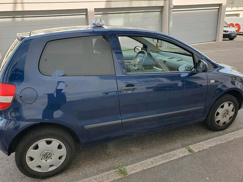 Second-hand VW Fox 75 CP (55 kW) 2006 Albastru Hatchback