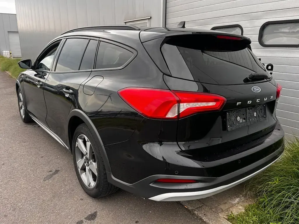 Gebraucht Ford Focus Active 125 PS (91 kW) 2020 Schwarz Limousine