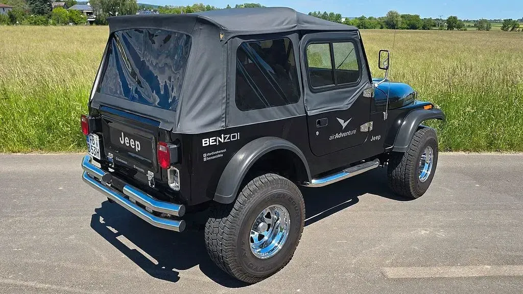 Used Jeep CJ 243 HP (178 kW) 1986 Black SUV