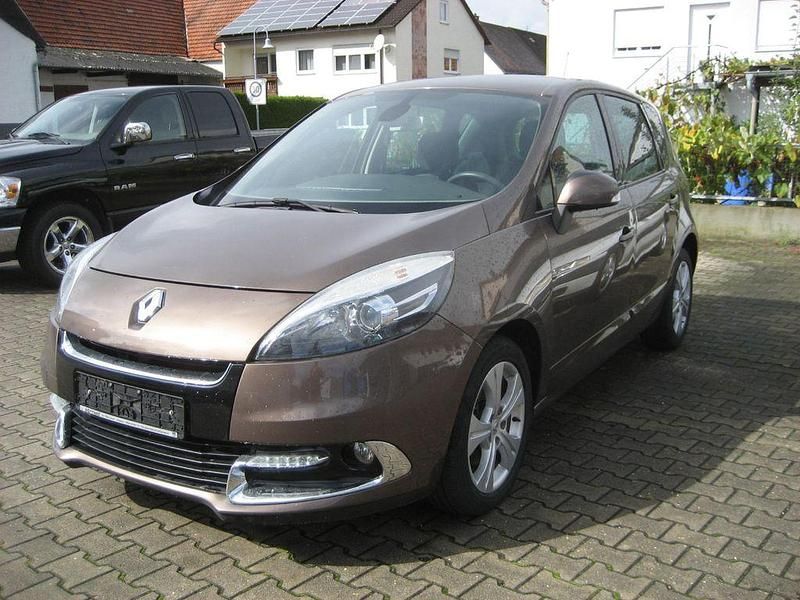 Braun Gebraucht 2012 Renault Scénic III Dynamique Van / Kleinbus | 3.900 € (Fairer Preis) - Bild 1/4