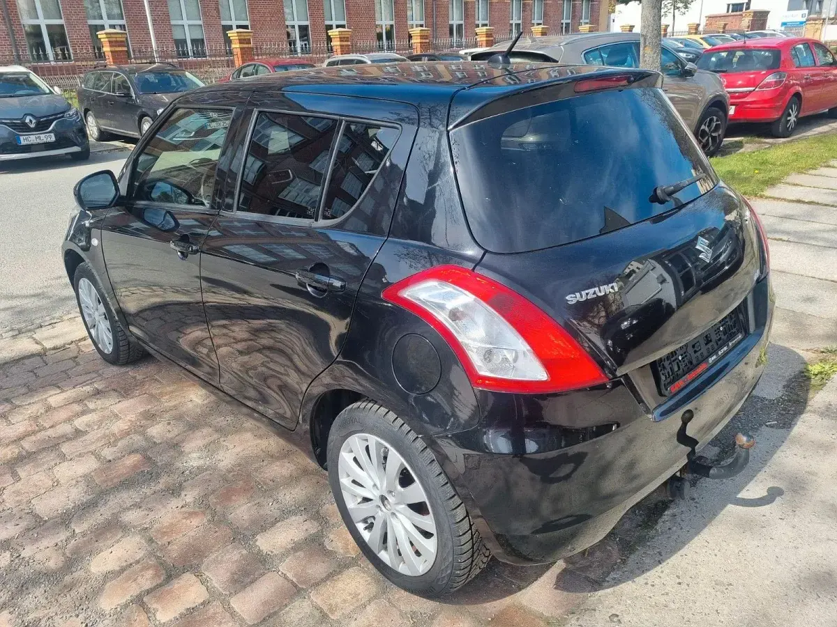 Gebraucht Suzuki Swift 94 PS (69 kW) 2012 Schwarz Kleinwagen