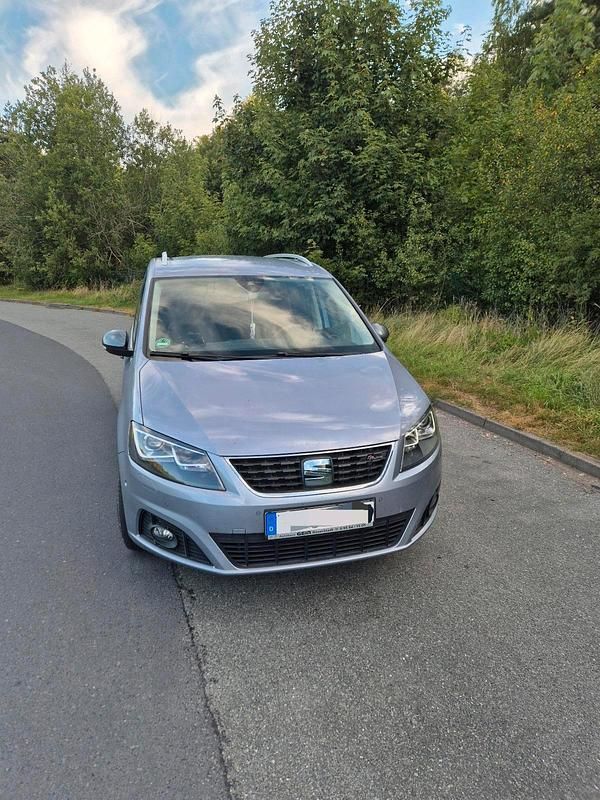Silber Gebraucht 2020 Seat Alhambra FR Van / Kleinbus | 28.300 € (Fairer Preis) - Bild 1/4