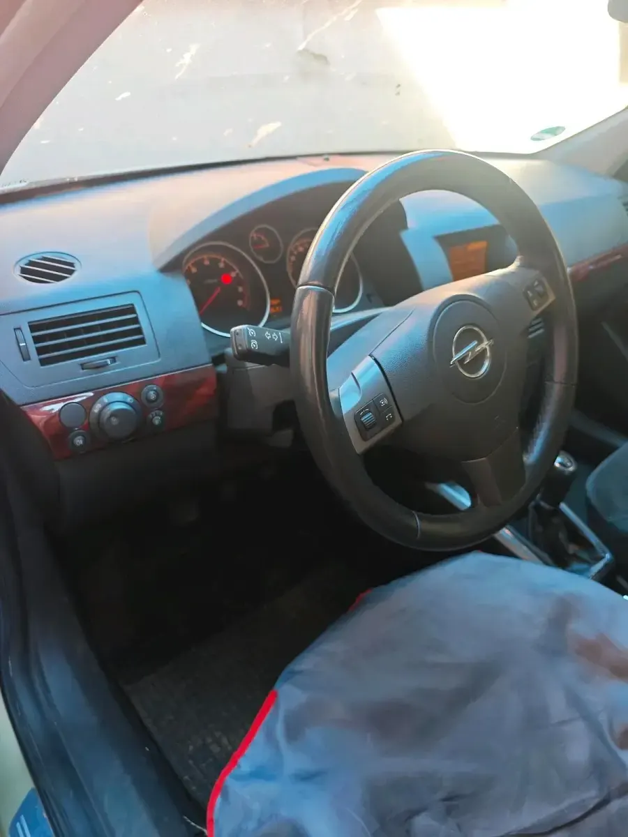 Gebraucht Opel Astra 105 PS (77 kW) 2004 Gold Kleinwagen