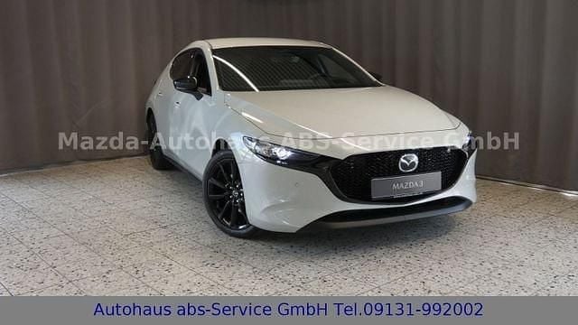 Ceramic white Gebraucht 2025 Mazda 3 Homura-Line Limousine | 24.985 € (Fairer Preis) - Bild 1/3