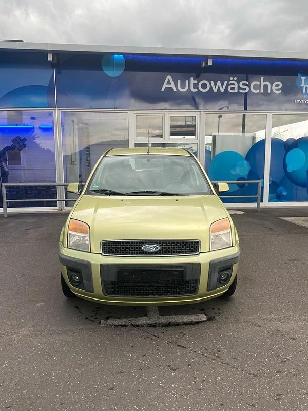 Grün Gebraucht 2007 Ford Fusion Kleinwagen | 999 € (Guter Preis) - Bild 1/4