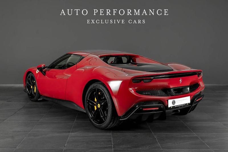 Gebraucht Ferrari 296 829 PS (609 kW) 2023 Rot
