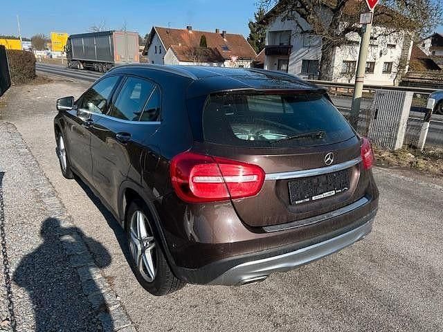 Gebraucht Mercedes GLA200 156 PS (114 kW) 2015 Braun SUV