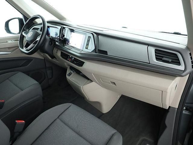 Second-hand VW Multivan Basis 150 CP (110 kW) 2024 Gri Monovolum