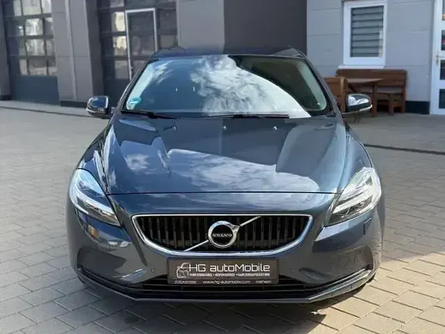 Usata Volvo V40 150 CV (110 kW) 2016 Blu Berlina
