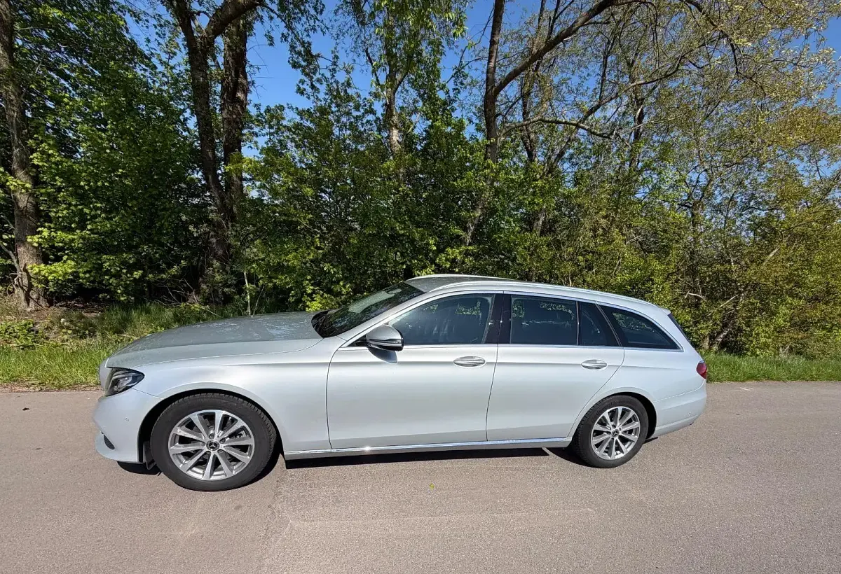 Usata Mercedes E220 194 CV (142 kW) 2017 Argento Berlina