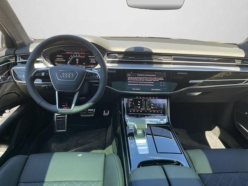 Gebraucht Audi S8 Ambiente 571 PS (419 kW) 2025 Mythosschwarz metallic Limousine