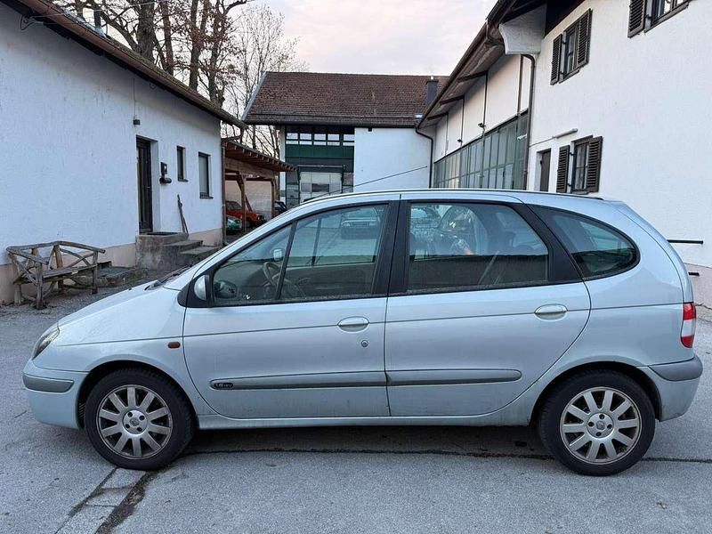 Gebraucht Renault Scénic Authentique 107 PS (78 kW) 2002 Silber Van / Kleinbus