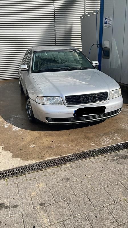 Silber Gebraucht 2000 Audi A4 Limousine | 800 € (Superpreis) - Bild 1/4