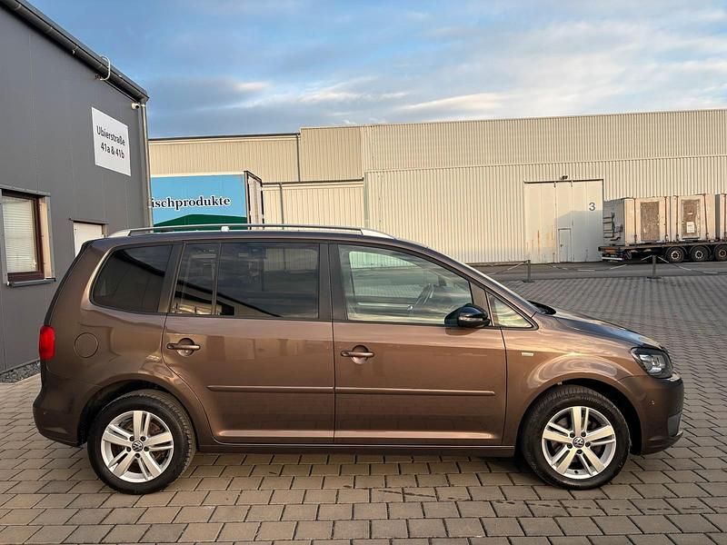 Gebraucht VW Touran Match 105 PS (77 kW) 2012 Braun Van / Kleinbus