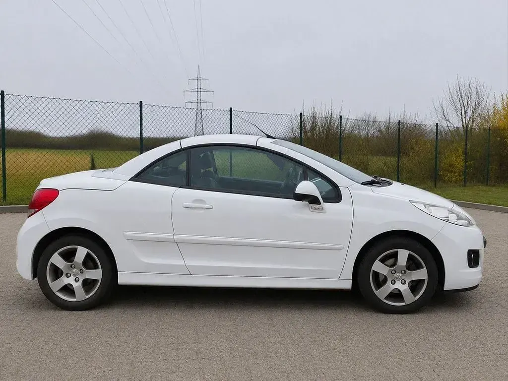 Gebraucht Peugeot 207 CC 120 PS (88 kW) 2012 Weiß Cabrio