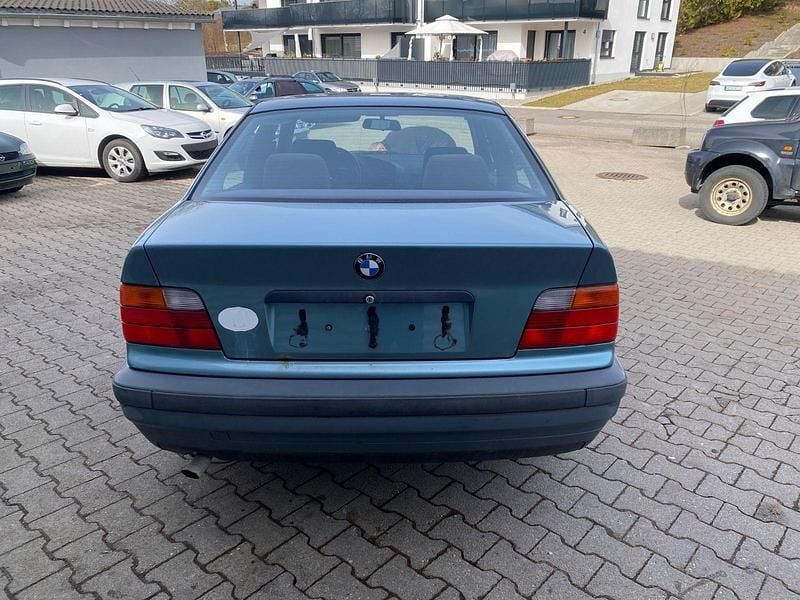 Gebraucht BMW 316 102 PS (75 kW) 1995 Grün Limousine