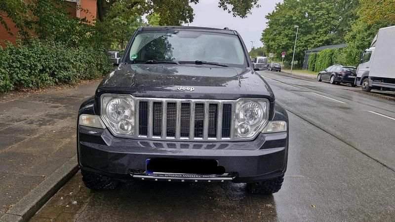 Schwarz Gebraucht 2011 Jeep Cherokee SUV | 7.850 € (Fairer Preis) - Bild 1/4