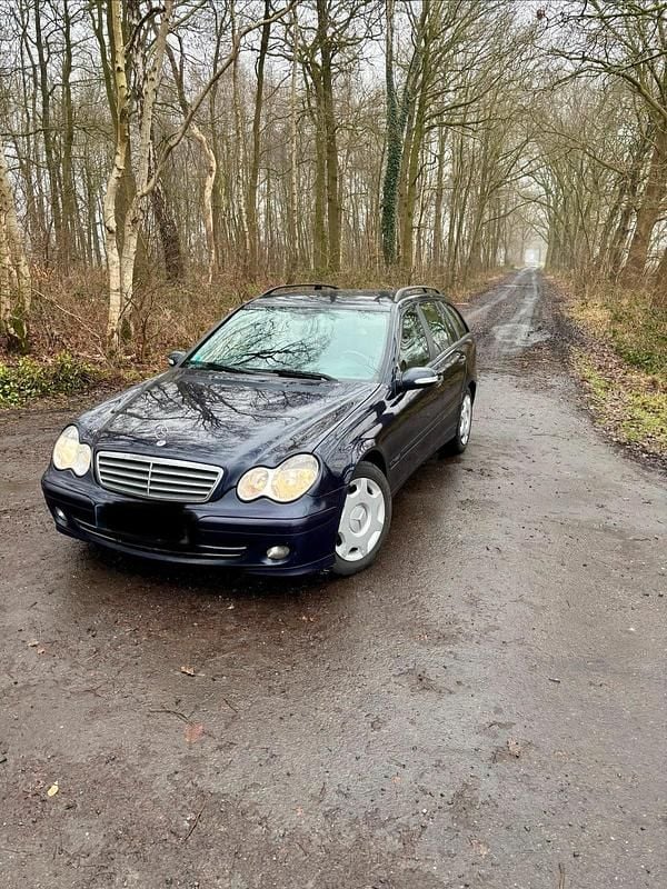 Gebraucht Mercedes 220 150 PS (110 kW) 2005 Blau Kombi