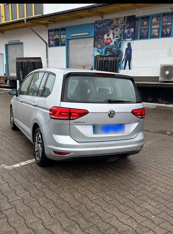 Gebraucht VW Touran Trendline 116 PS (85 kW) 2016 Silber Van / Kleinbus