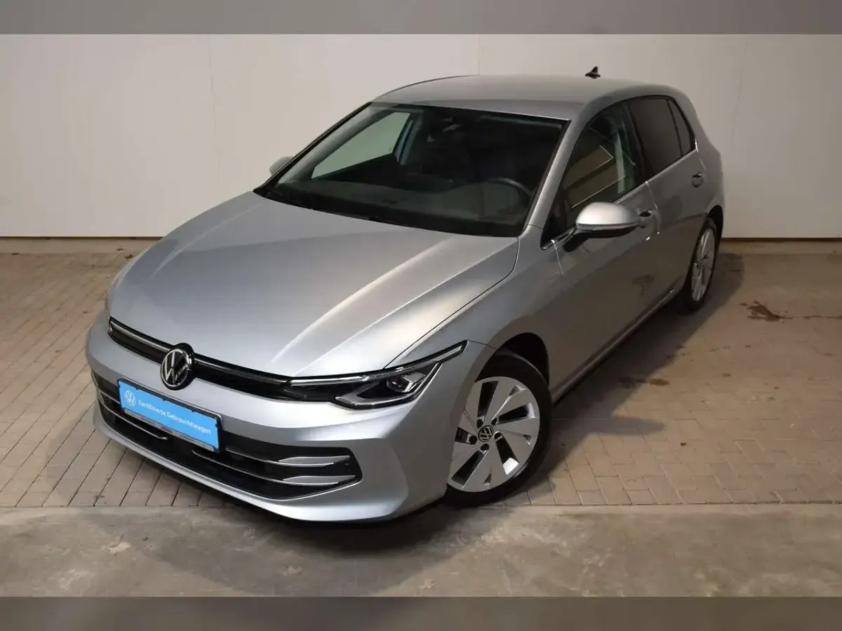 Gebraucht VW Golf VIII Style 150 PS (110 kW) 2025 Oyster silver metallic Limousine