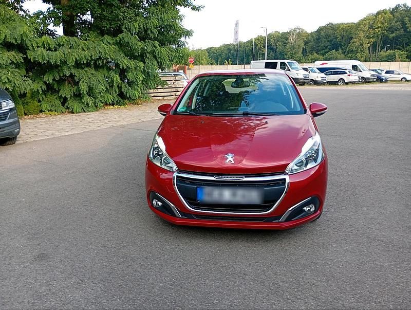 Rot Gebraucht 2017 Peugeot 208 Kleinwagen | 7.000 € (Guter Preis) - Bild 1/4