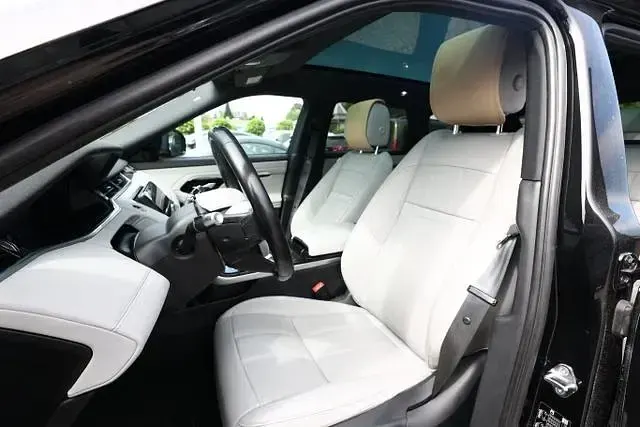 Gebraucht Land Rover Range Rover evoque SE 300 PS (220 kW) 2019 Santorini black metallic santorini black metallic SUV
