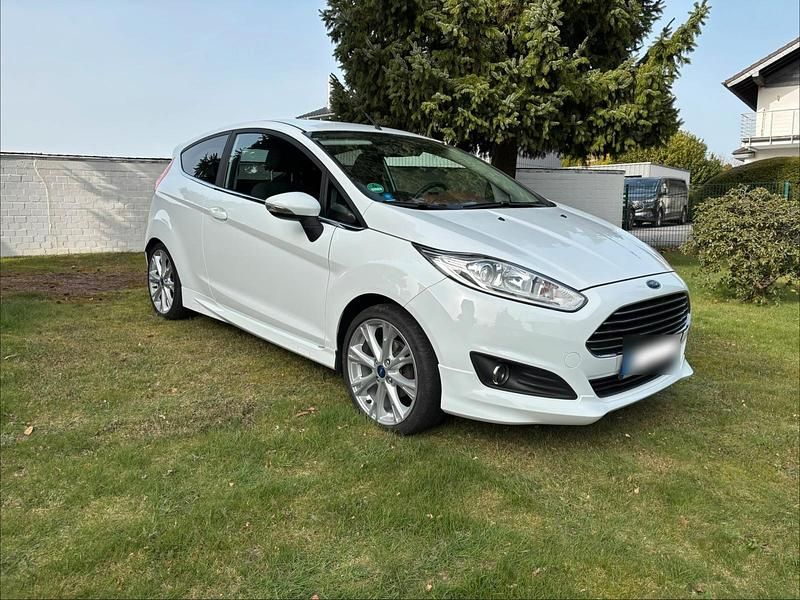 Gebraucht Ford Fiesta Titanium 101 PS (74 kW) 2014 Weiß Kleinwagen