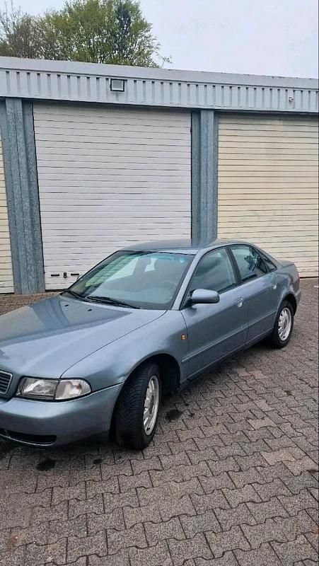 Second-hand Audi A4 125 CP (91 kW) 1997 Gri Berlinǎ