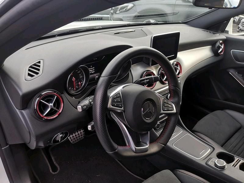 Gebraucht Mercedes CLA250 218 PS (160 kW) 2017 Weiß Limousine