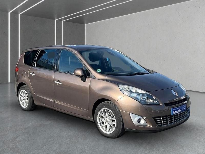 Gebraucht Renault Scénic III Dynamique 131 PS (96 kW) 2010 Braun Van / Kleinbus