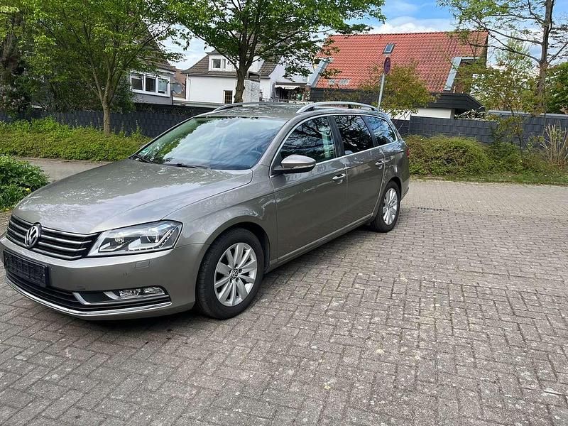 Gebraucht VW Passat Comfortline 140 PS (102 kW) 2013 Light brown metallic Kombi