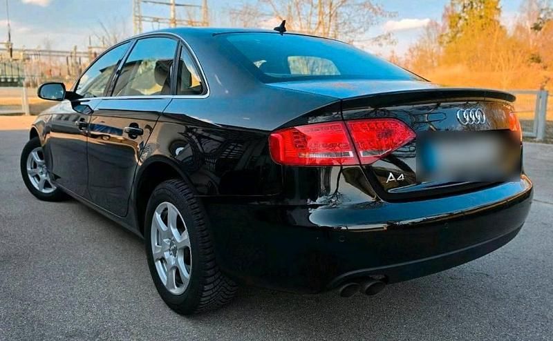 Używany Audi A4 143 KM (105 kW) 2011 Czarny Sedan/Limuzyna