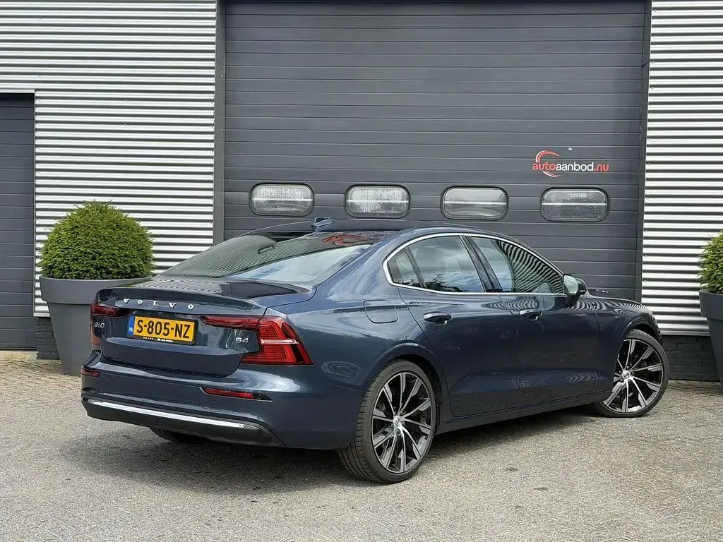 Gebraucht Volvo S60 Plus 197 PS (144 kW) 2023 Blau Limousine