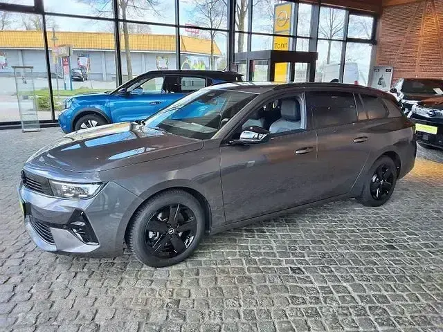 Używany Opel Astra 131 KM (96 kW) 2024 Szary Hatchback