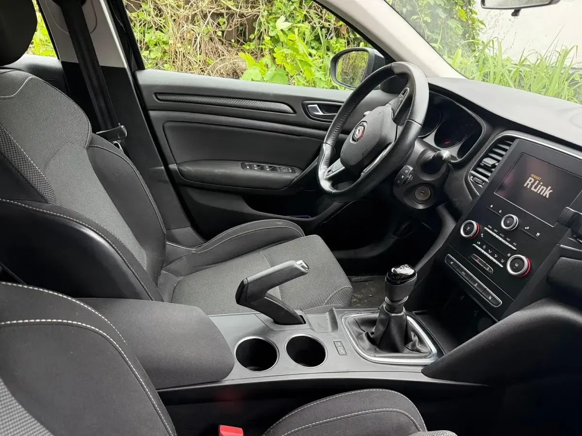 Używany Renault Mégane LIMITED 101 KM (74 kW) 2017 Czarny Sedan/Limuzyna