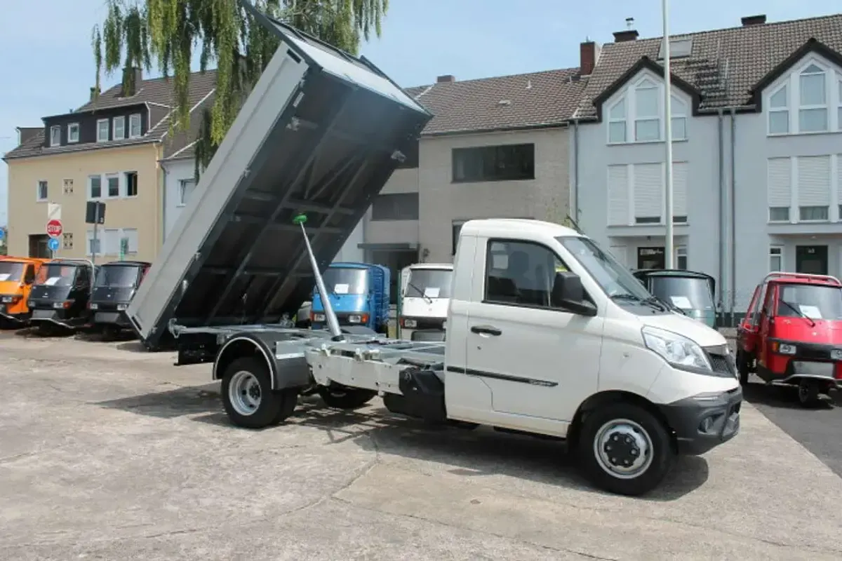 Nowe Piaggio Porter 106 KM (77 kW) 2025 Biały SUV